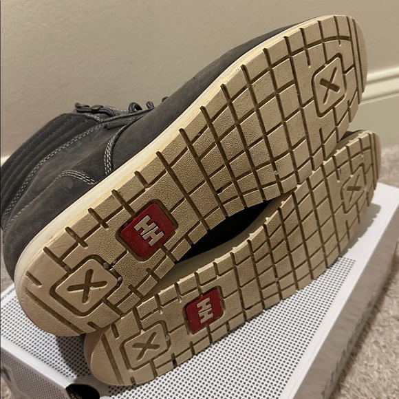 Helly Hansen Gray Suede-like Boots - Picture 6 of 6